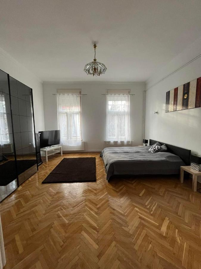 Szeged Apartman Eksteriør billede